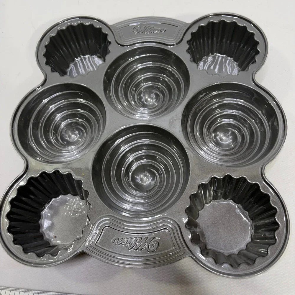 Wilton 8 Cavity Non-Stick Swirl and Fluted Muffin Cupcake Pan Gray Steel NEW